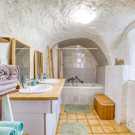 Maison De Campagne Gignac (Herault)